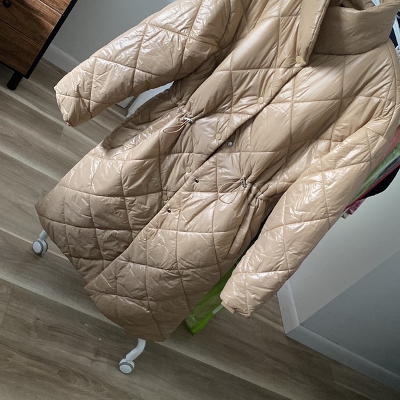 Lightweight Puffer coat 🧥 - Picture 5 of 7